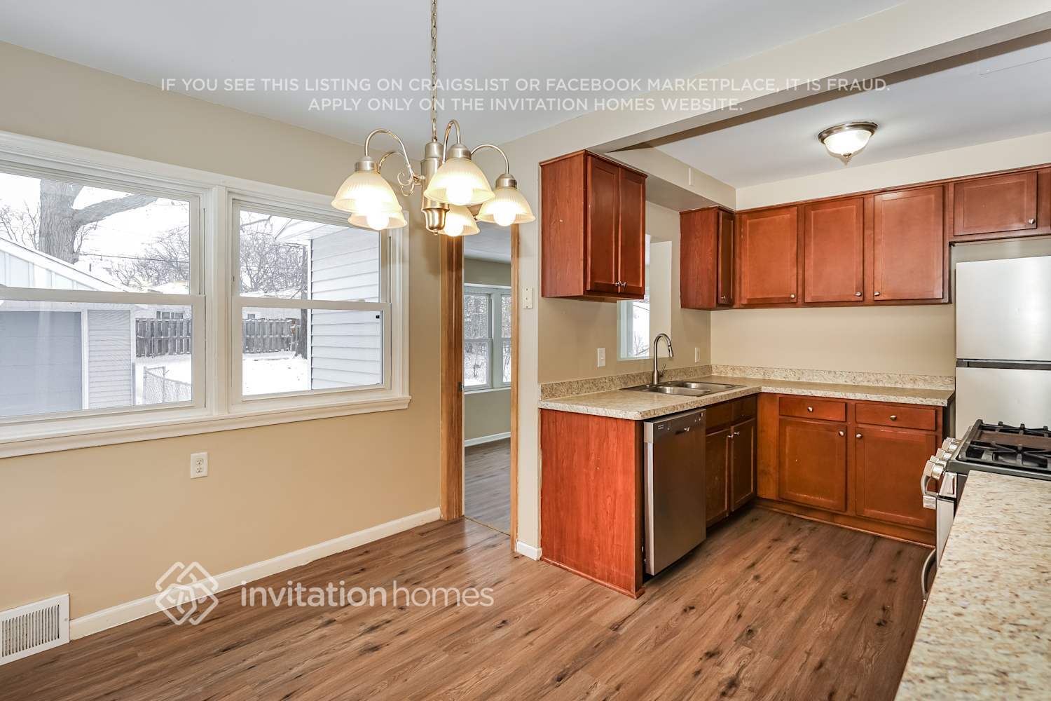 Building Photo - 1160 Kennard St N