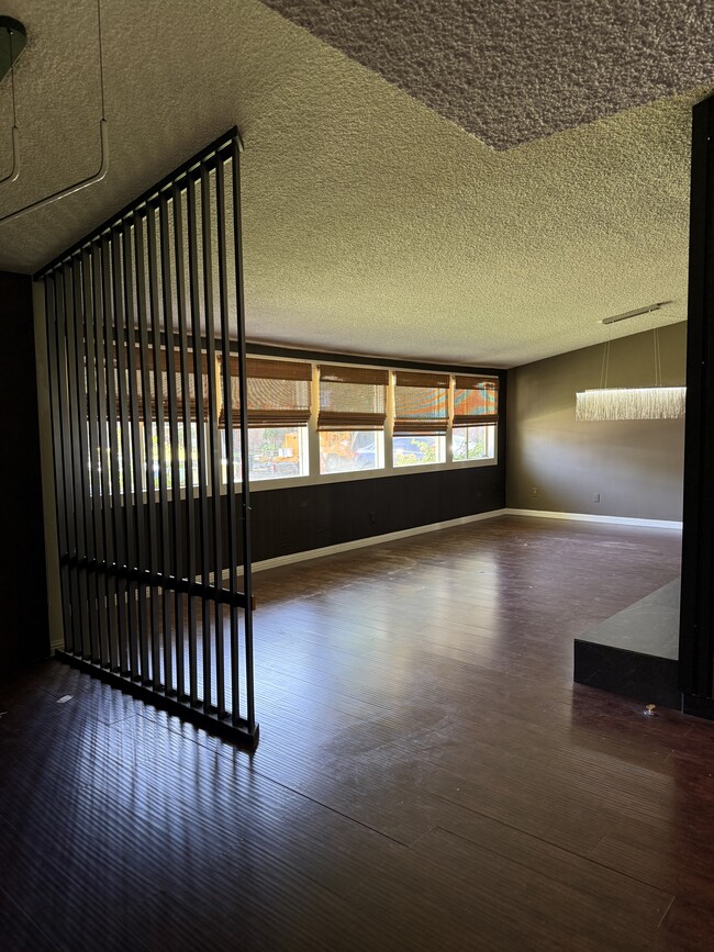 Building Photo - 4541 Collett Ave