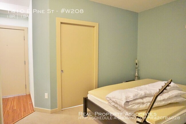Building Photo - Braeburn Apartment