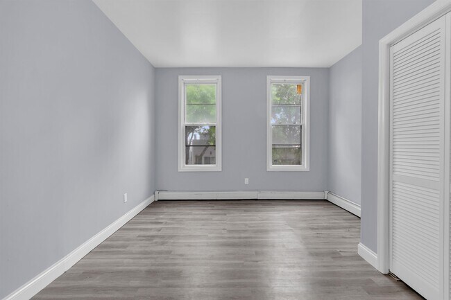Building Photo - 149 Bowers St