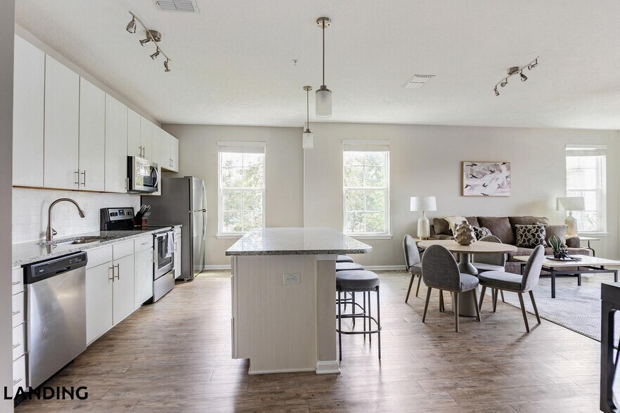 Building Photo - 2300 Tapestry Park Dr Dr