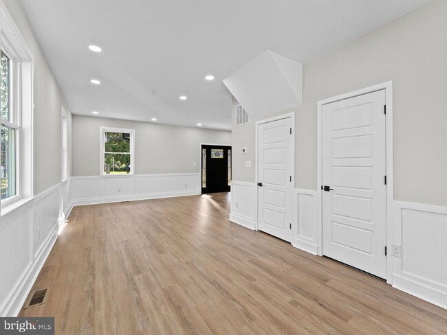 Building Photo - 116 2nd St
