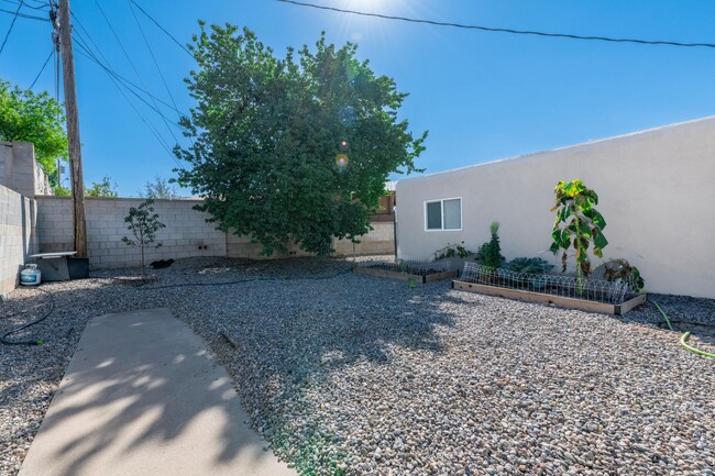 Building Photo - Cozy 3 Bedroom Home on Valerie Circle