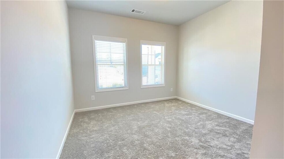 Building Photo - 4570 Silver Oak Dr SW