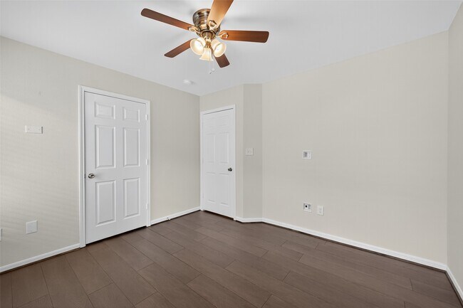 Building Photo - 6115 Shadow Isle Ln