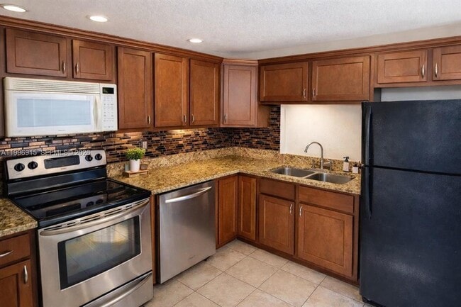 Building Photo - 5495 NW 10th Ct