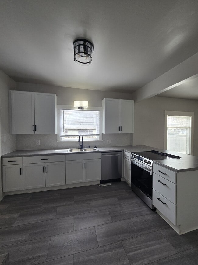 Building Photo - 250 Millwood N