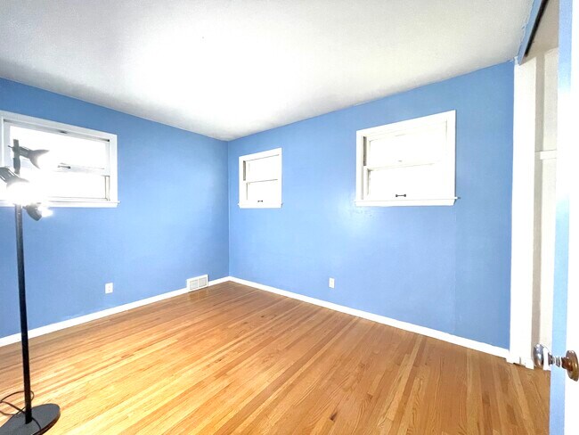 Second bedroom - 3246 Hayes St NE