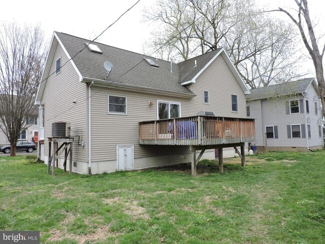 Building Photo - 115 S Bell Ave