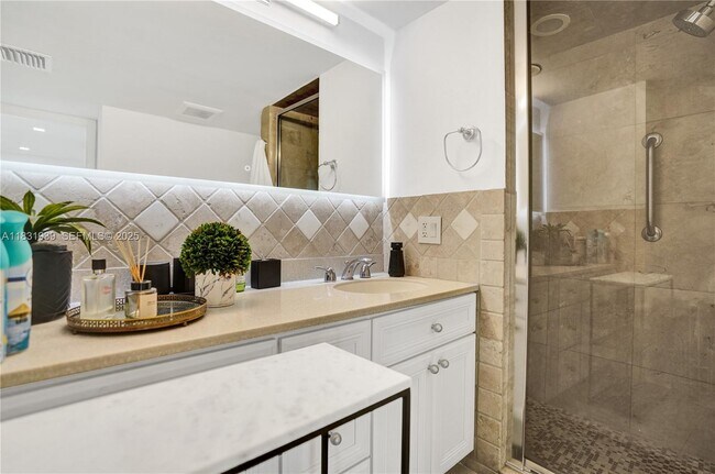 Building Photo - 900 NE Spanish River Blvd