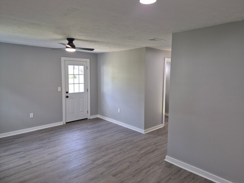 Building Photo - 4858 Sheridan Dr