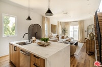 Building Photo - 4460 W Maplewood Ave