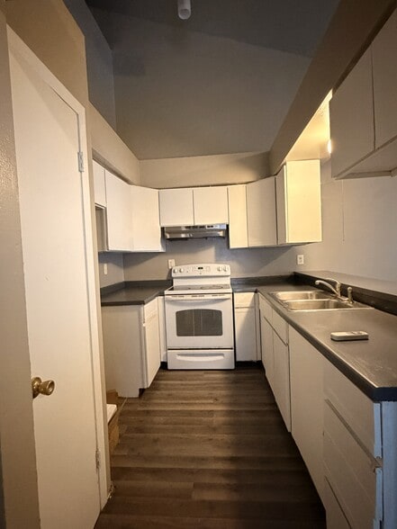 Building Photo - 7918 N Granville Rd