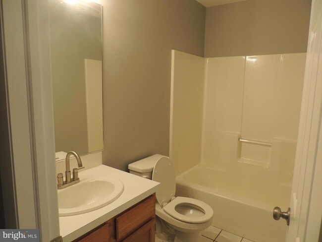 Building Photo - 404 Pinebrooke Cir