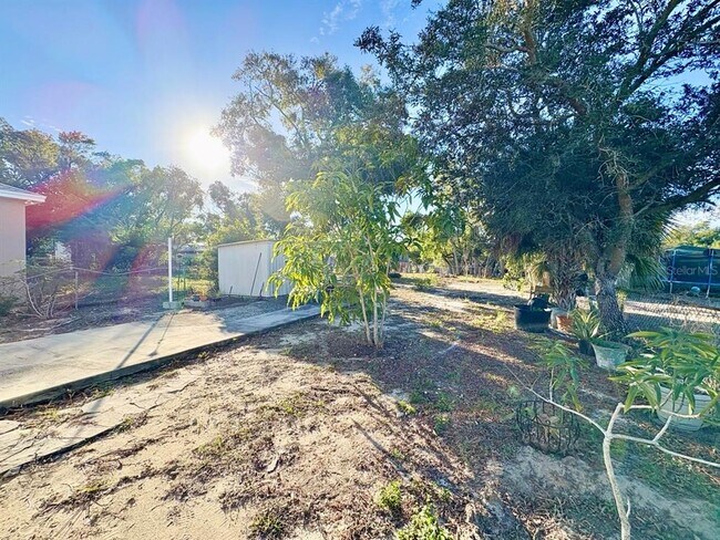 Building Photo - 524 E Lime St