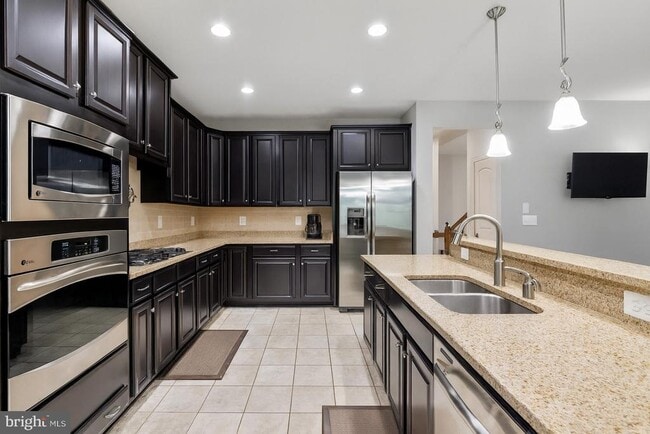 Building Photo - 21234 Park Grove Terrace