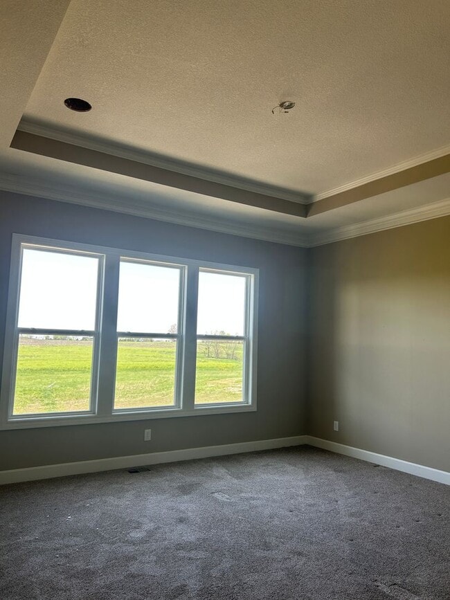 Building Photo - 4 bedroom house with a beautiful view!! **...