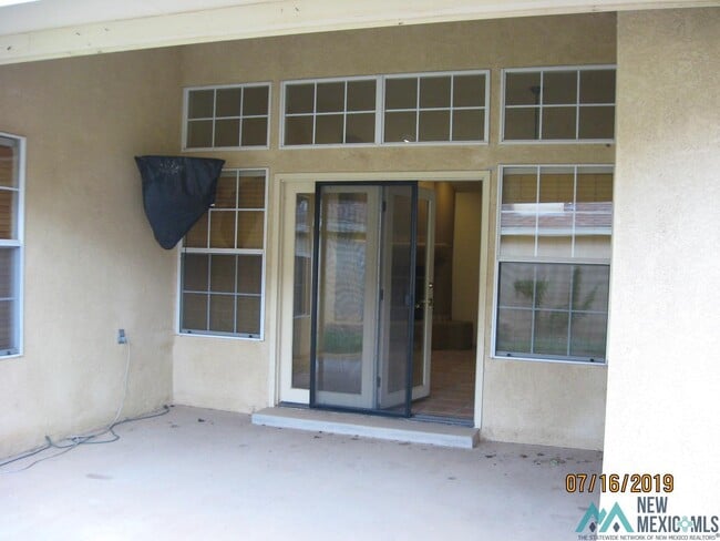 Building Photo - 808 Laurelwood Dr
