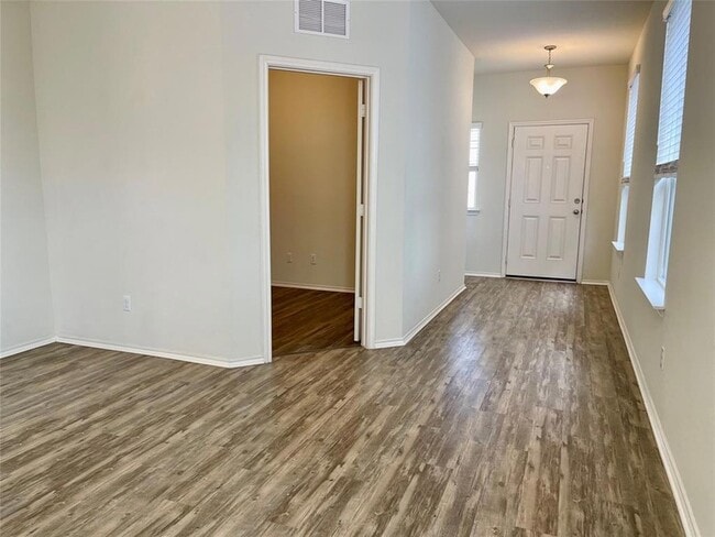 Building Photo - 595 Eves Necklace Dr.