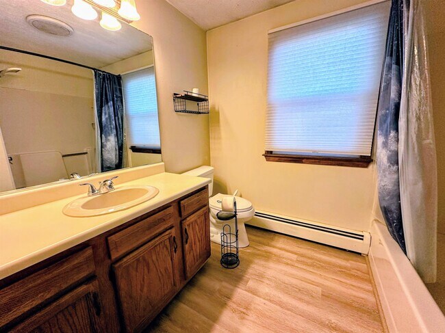 Building Photo - 33 Elwood Ave