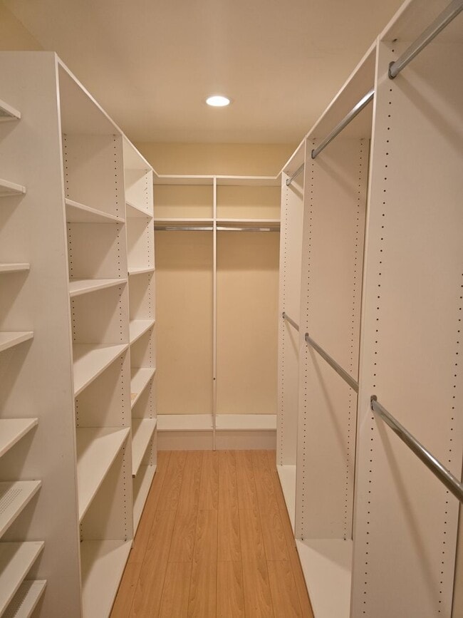 Building Photo - Comfortable 4-Bedroom Home in Peaceful Fou...