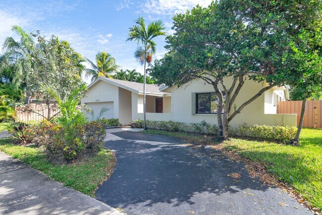 Building Photo - Beautiful home in quiet neighborhood