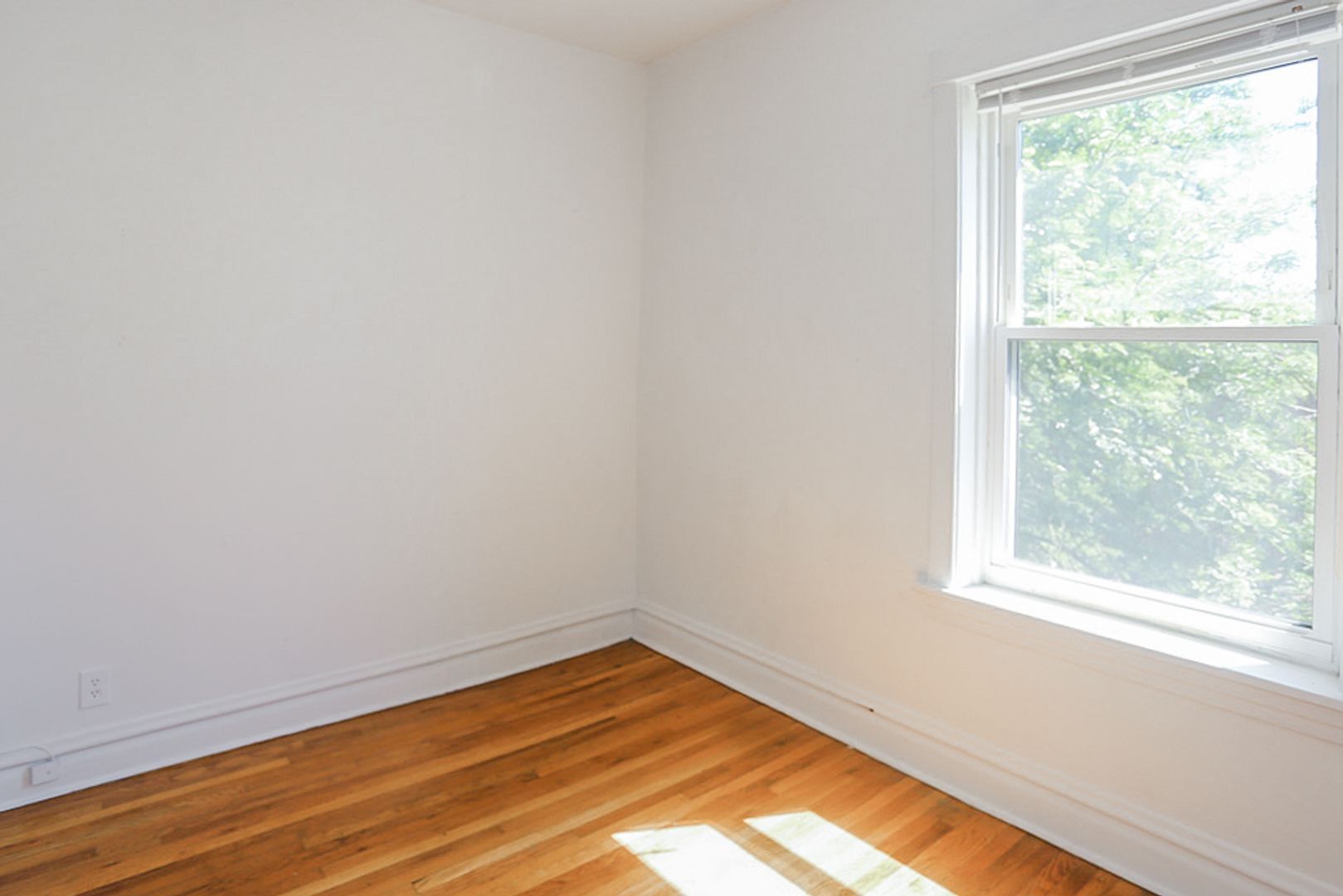 Building Photo - 3820 N Sheffield Ave