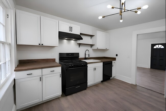 Building Photo - Stanley