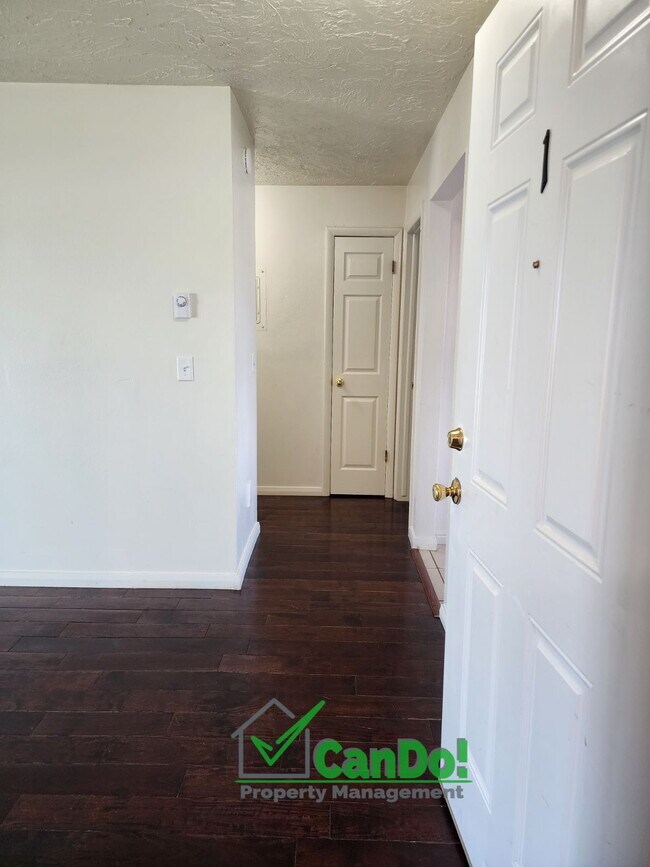 Building Photo - 2 Bedroom/ 1 Bathroom Apartment in Blackfoot Available July 1