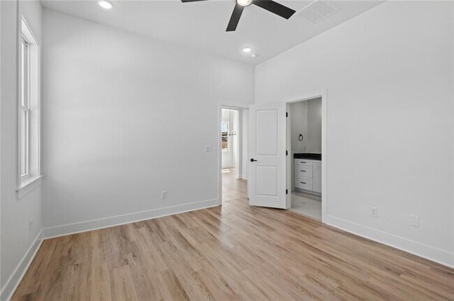 Building Photo - 2308 S 31st Pl