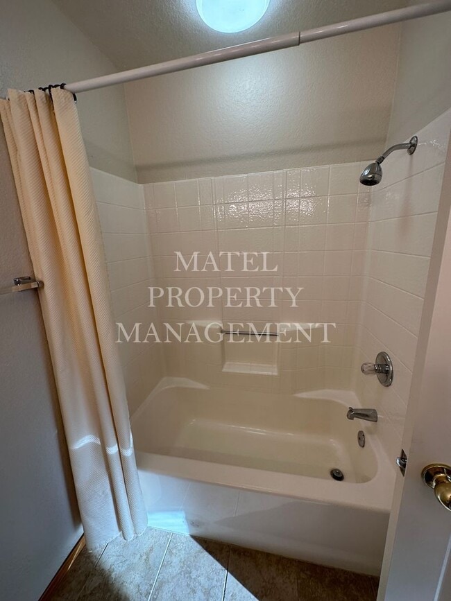 Building Photo - Move in Special see Ad