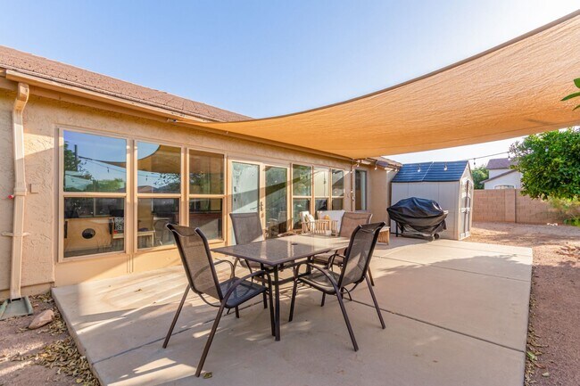 Building Photo - Spectacular 5 bdrm Home, OFFERS SOLAR ELECTRIC!