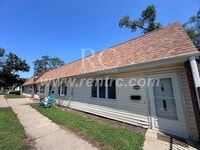 Building Photo - 1005-8 Oak-