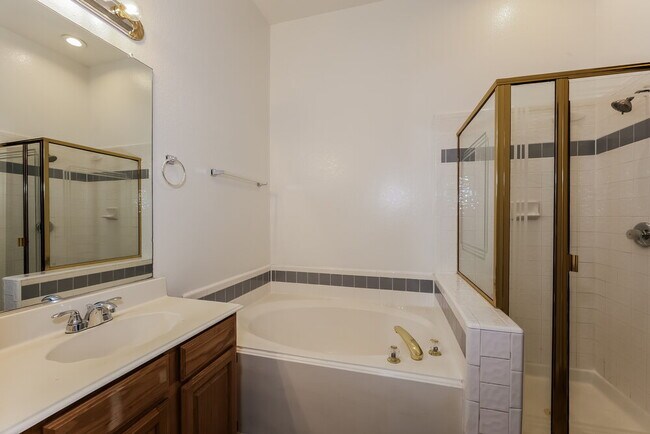 Building Photo - 5002 Wordsworth Dr