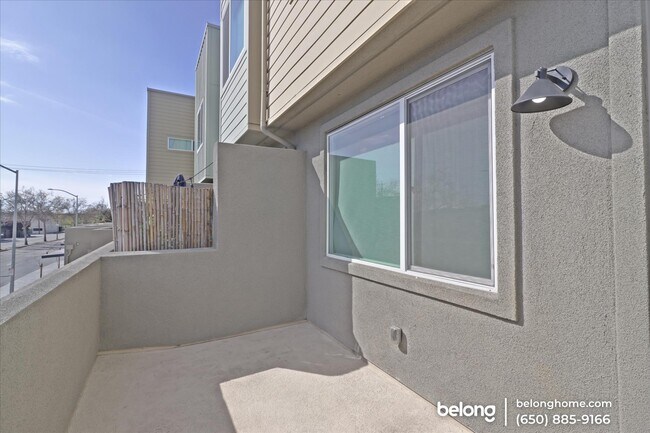 Building Photo - 105 Uptown Cir