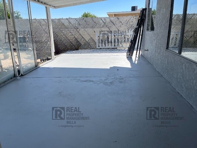 Building Photo - 55+ Community Gem: Open Floor Plan, Large Backyard & Clubhouse Amenities