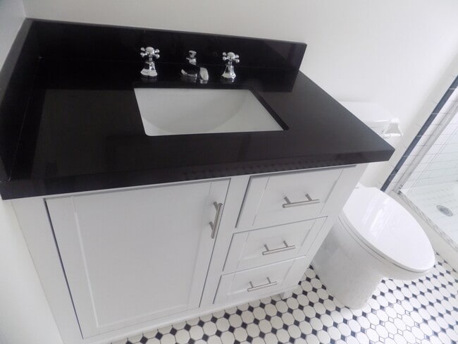 Building Photo - 109 N Clark Dr