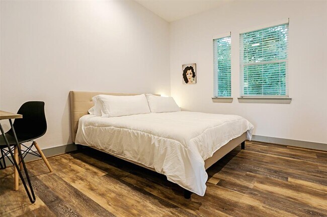 Building Photo - 4303 Chester St