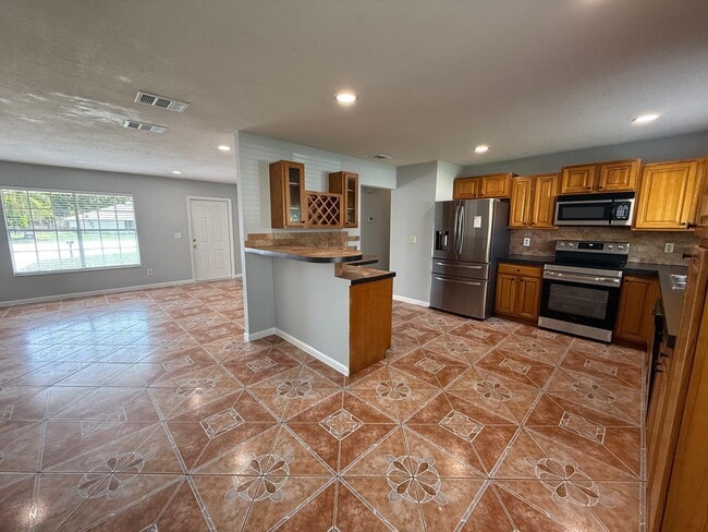 Building Photo - 3331 SW Ensley Ct