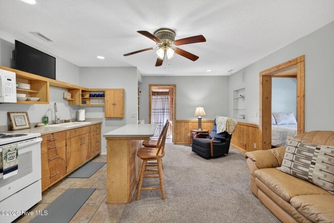 Building Photo - UNIQUE FURNISHED APARTMENTS WITH CUSTOM WOODWORK