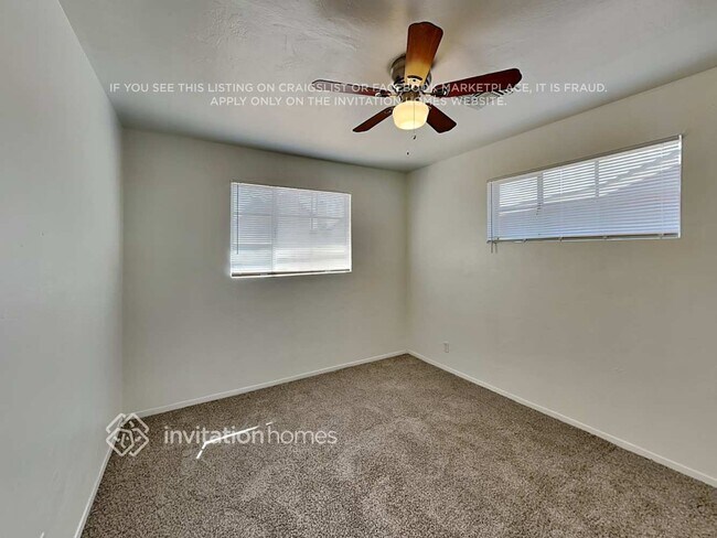 Building Photo - 1831 N 35th Pl