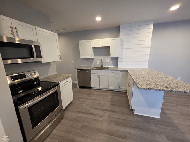 Building Photo - 834 Lasalle St