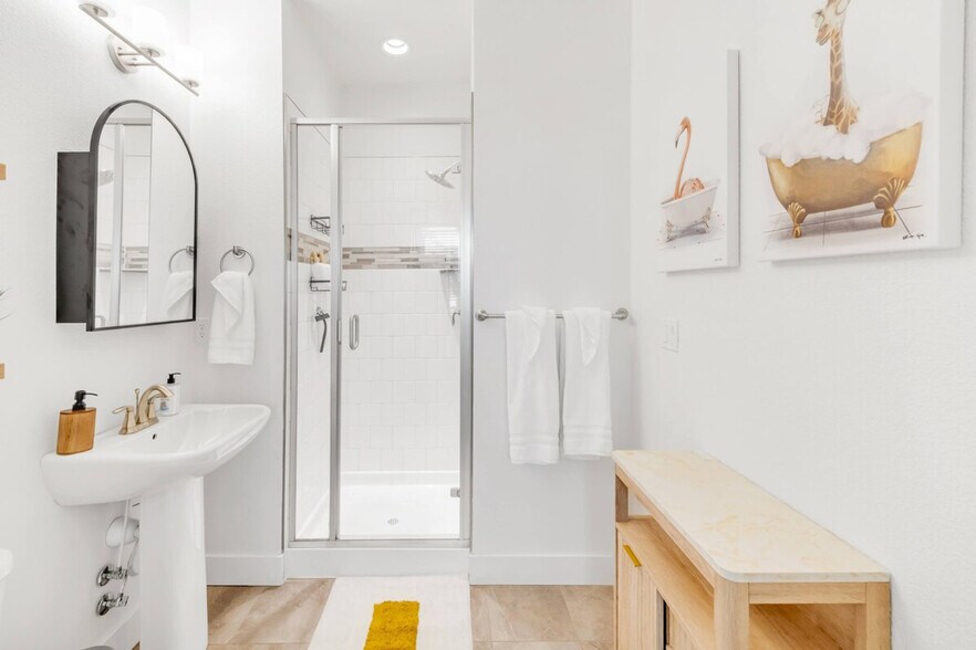 Building Photo - 1282 W 11th Ave