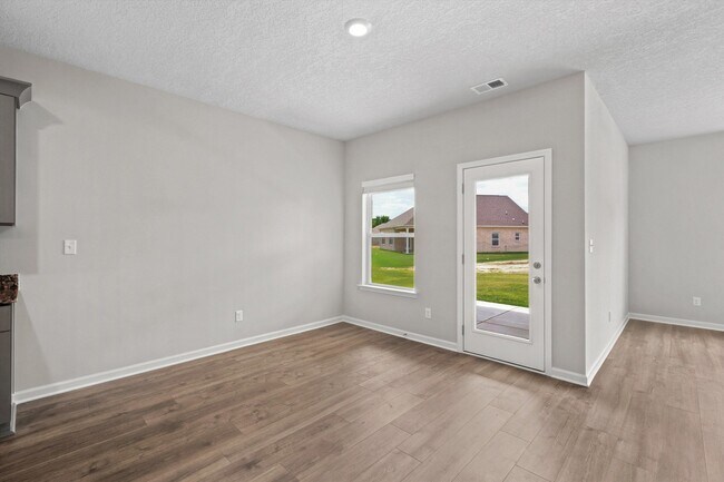 Building Photo - 320 Windemere Lp