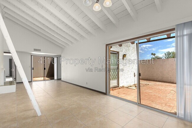 Building Photo - 2063 E Aspen Dr