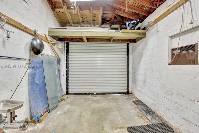 Building Photo - 1523 Dewey St