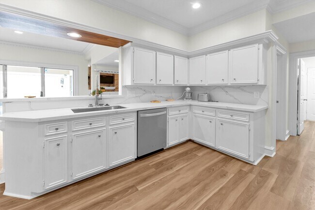 Building Photo - 6603 Pauma Dr