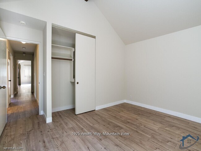 Building Photo - 1925 Amalfi Way