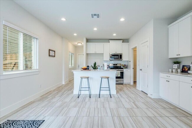 Building Photo - 439 White Steppe Way