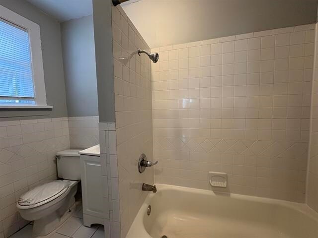 Building Photo - 762 Forest St